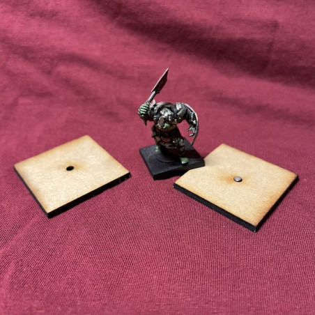 40mm MDF-bas, Fyrkantig med magnethål